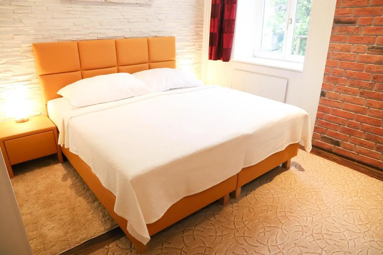 «Go West» Guest Rooms Wien 0*,  Österreich