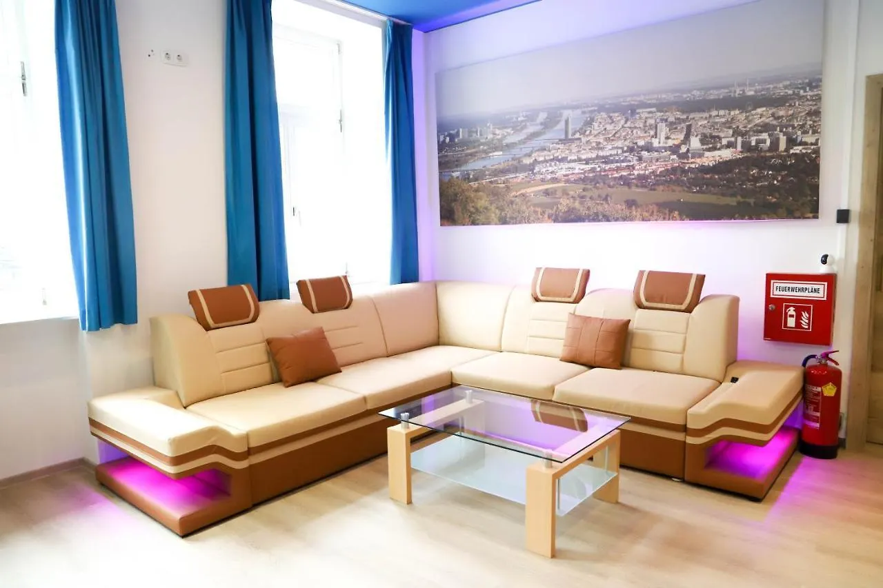«Go West» Guest Rooms Wien 0*,