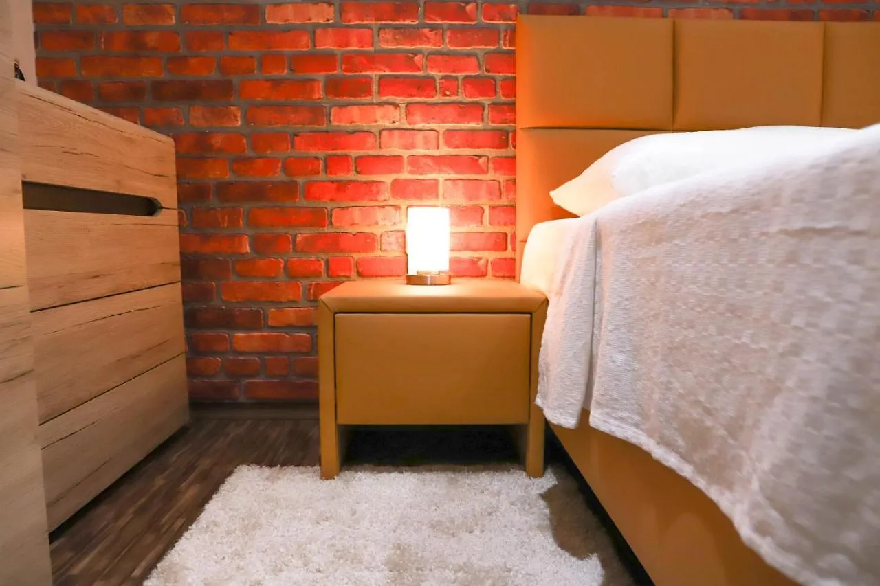 «Go West» Guest Rooms Wien 0*,